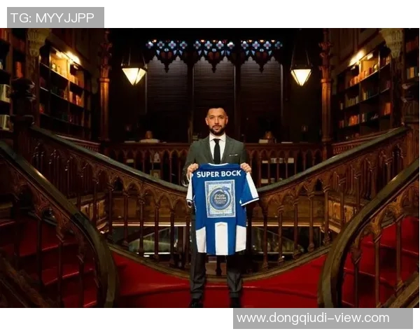 巴黎圣日耳曼逆转波尔图6-2争议判罚引发全场热议