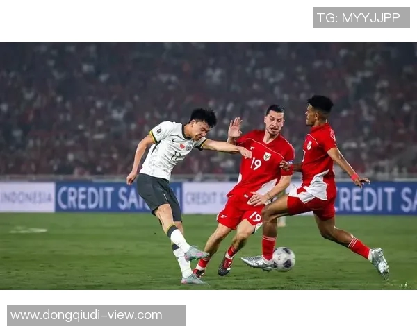 世界杯焦点战AC米兰轻取莱比锡乌龙球引发争议判罚全场沸腾