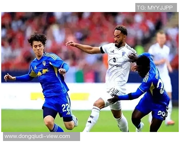 巴萨与曼联友谊赛战平神奇扑救引发转会传闻热议